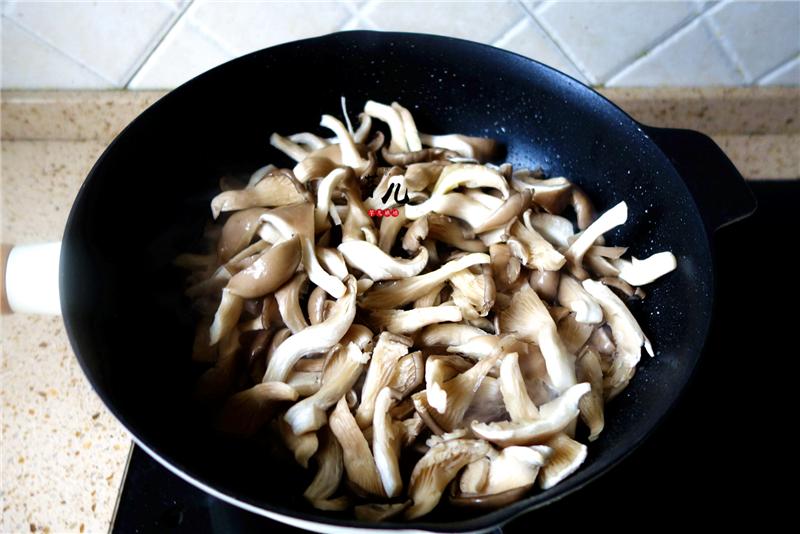 原創平菇最簡單又美味的做法,鮮嫩爽口,上桌秒光,美味又下飯