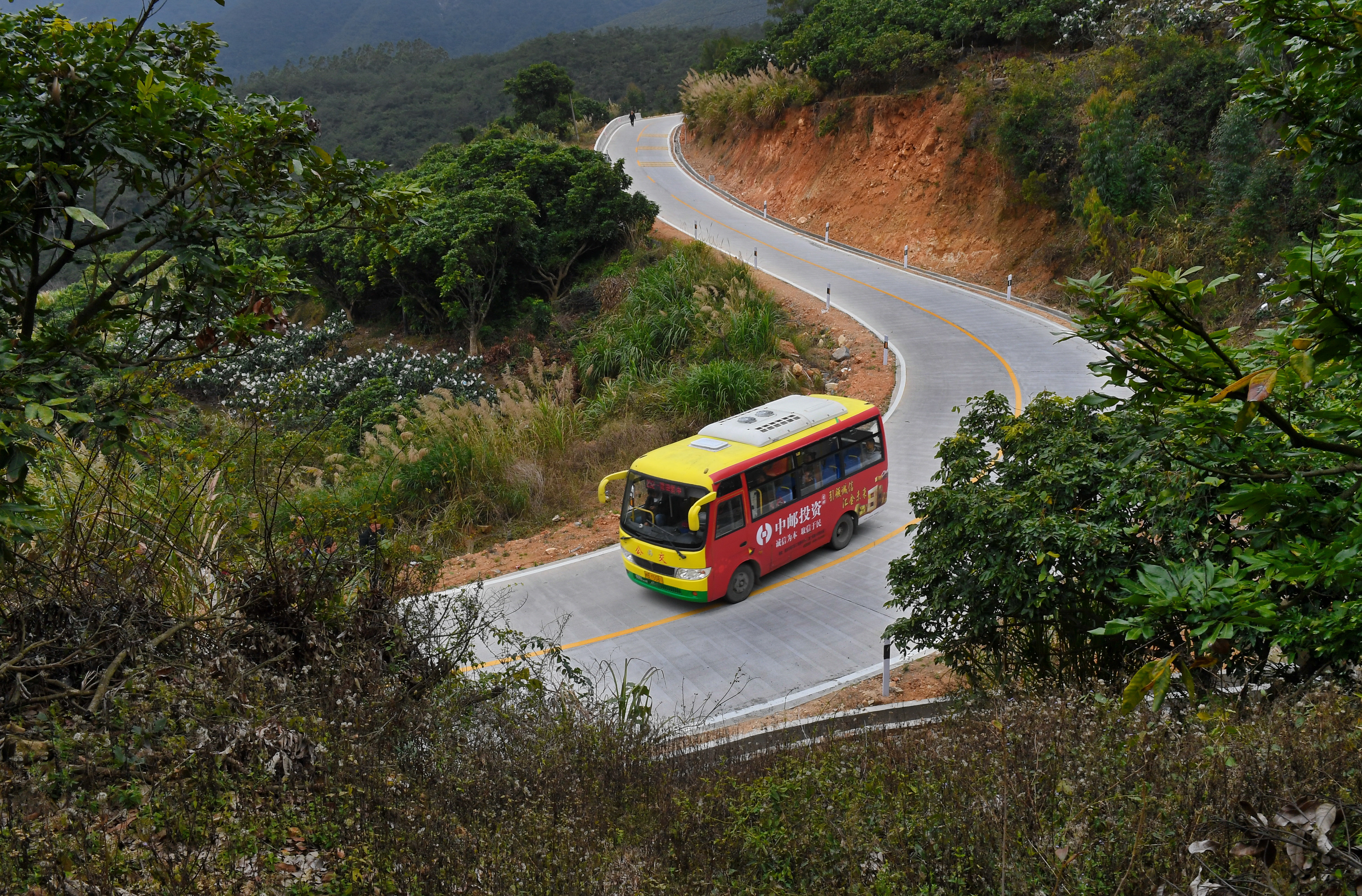 福建福清:偏僻乡村开通公交车