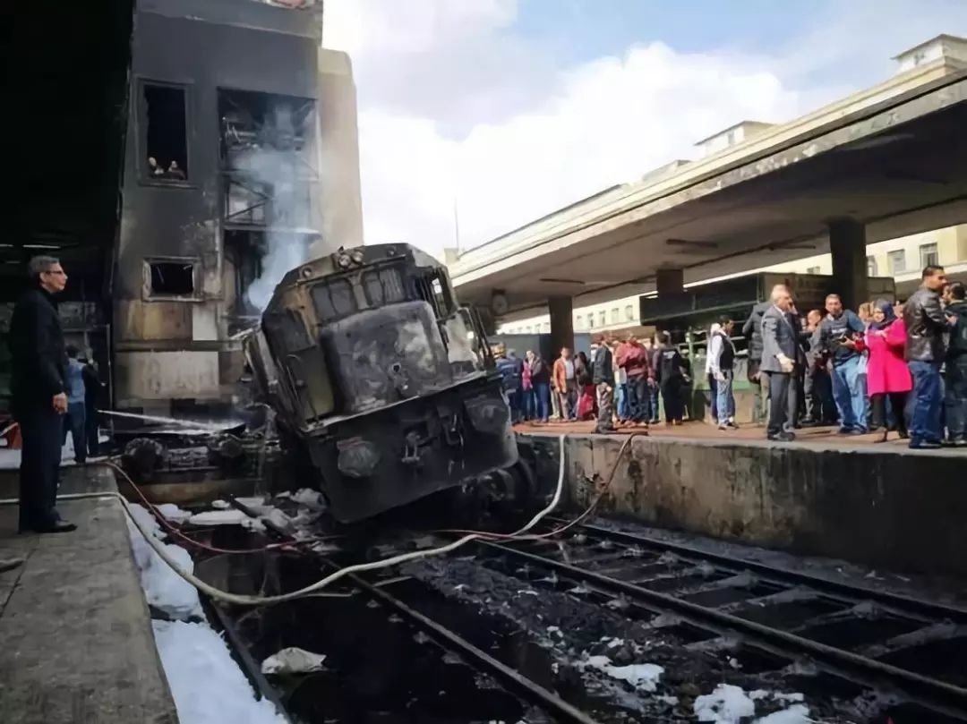 开罗一火车爆炸起火,监控拍下惨烈画面!