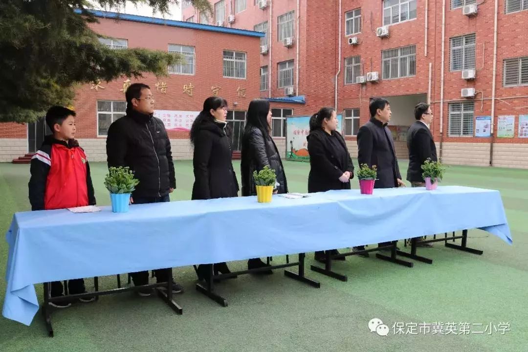 保定市这所小学的开学典礼上,校长这样说._冀英