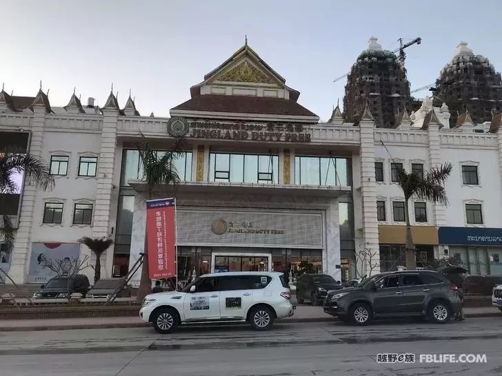 老挝磨丁黄金城赌场女图片