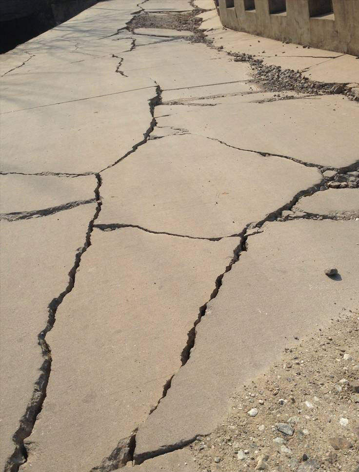 四川泸县一村工程整改不到位 900米水泥路段已开裂48处