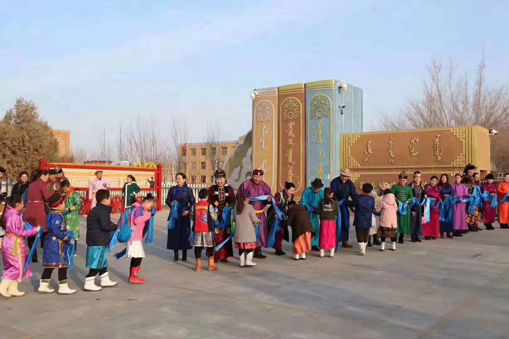 额济纳旗蒙古族学校图片