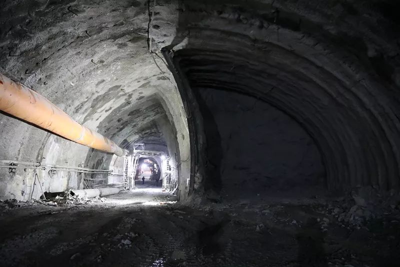 【冲刺在春天里】麓景路隧道双向开挖,8大工作面每天掘进108米