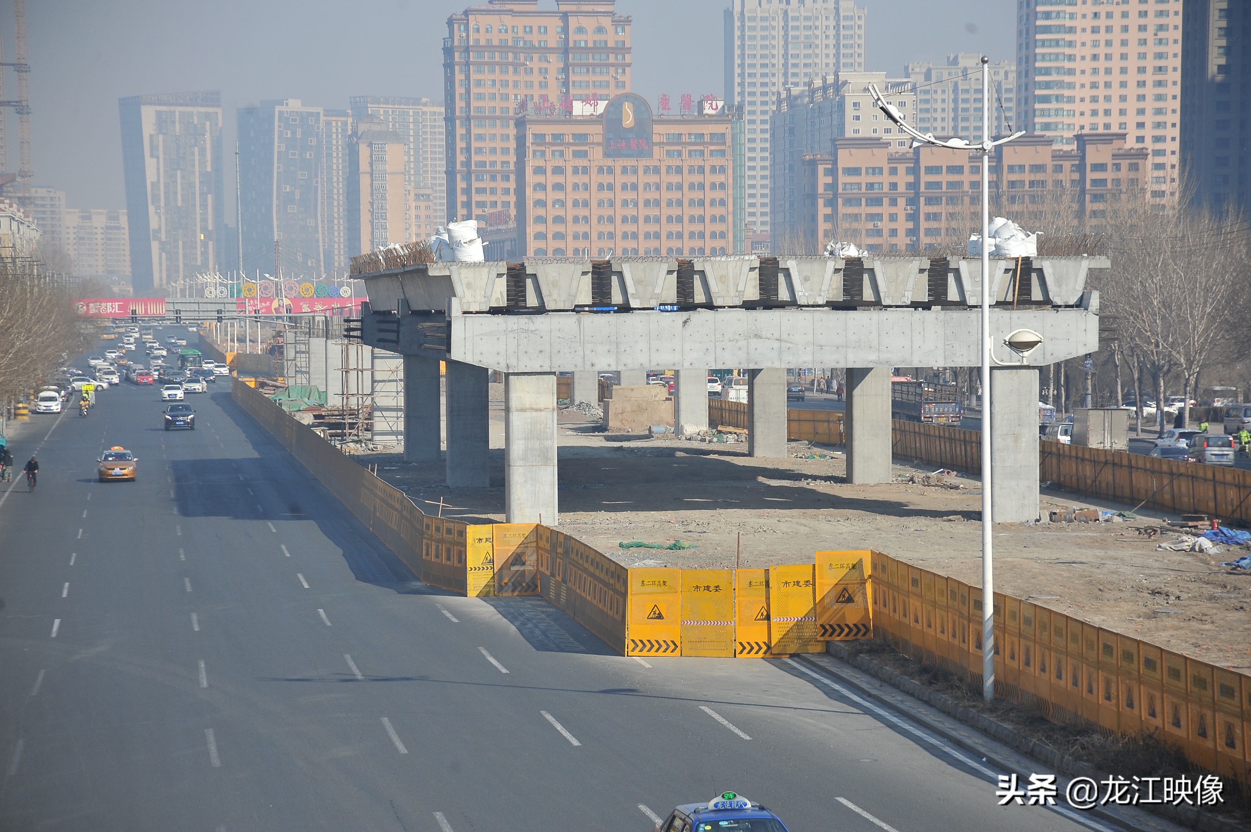 完工后,当地交通更加便捷通畅 1日,哈尔滨市南直路高架桥建设现场