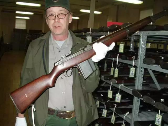 白朗宁自动步枪图片