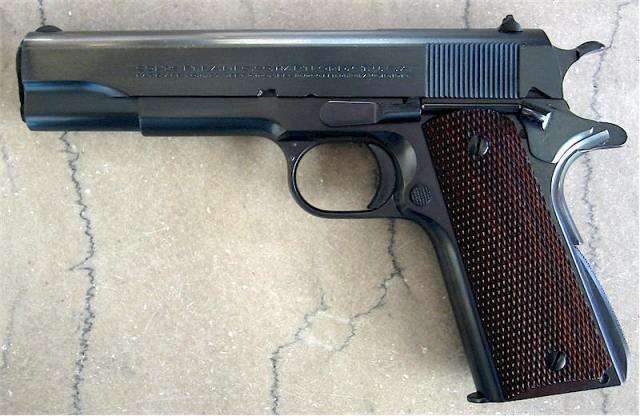 陆军的老爷武器是m1911a1手枪,顾名思义,这款武器诞生于1911年,到目前