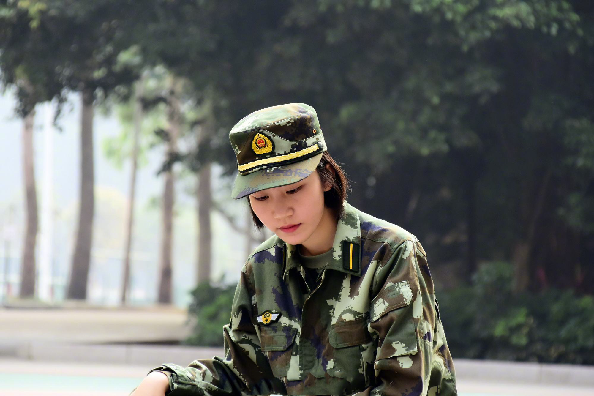 军营中的女兵图片