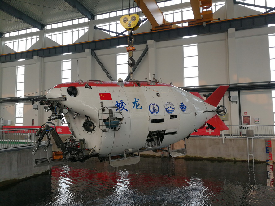 近日,蛟龙号载人潜水器在国家深海基地试验水池,进行了大修与技术