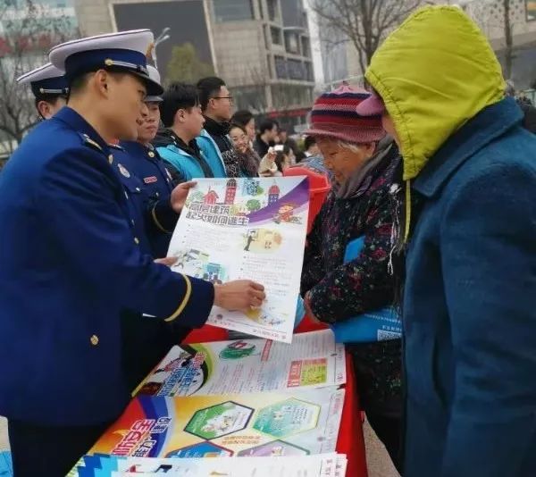 包迎辉五家公益项目现场发布江苏大学电气信息工程学院志愿者代表宣誓