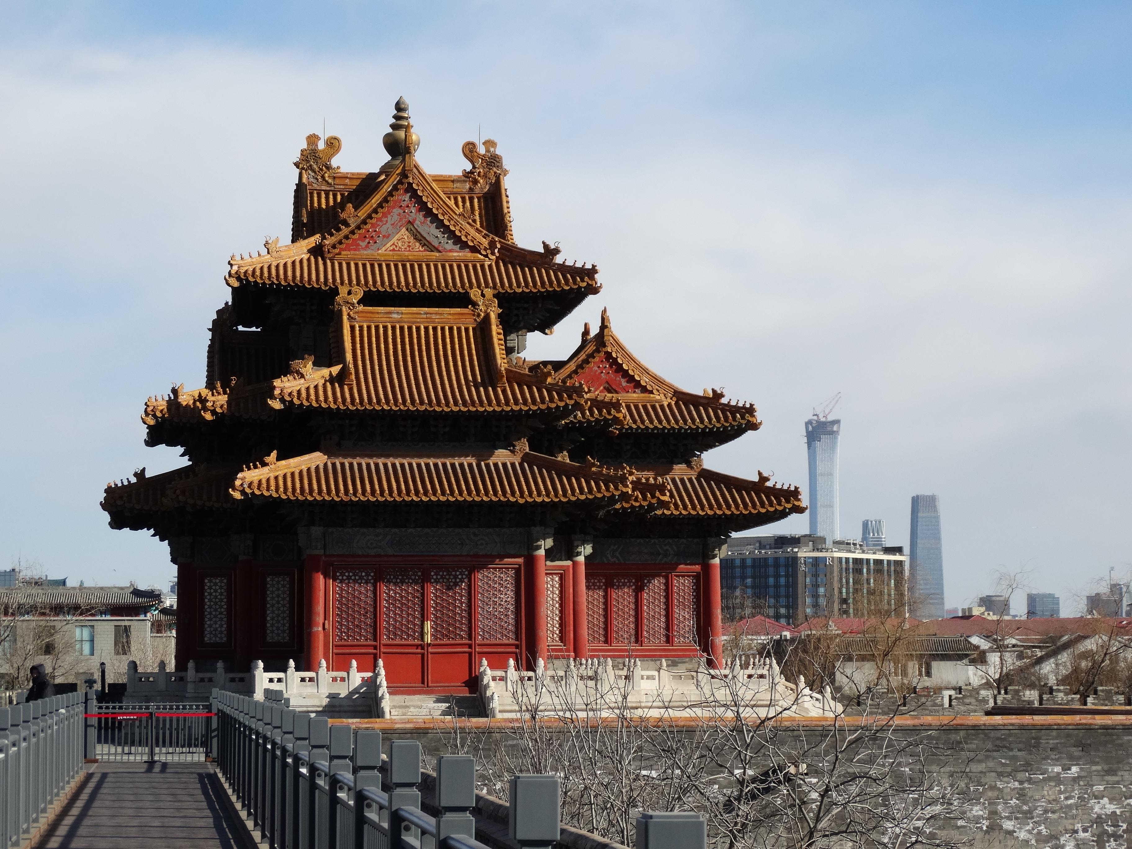 宫殿,旧称为紫禁城,位于北京中轴线的中心,是中国古代宫廷建筑之精华