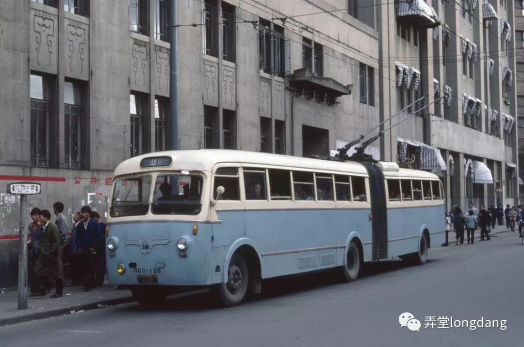 駛過外灘的老公交車八十年代上海記憶彩色照片廿四