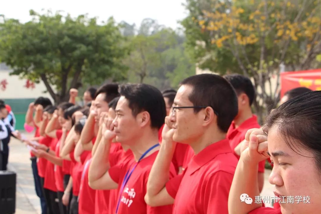 用追求放飞每一个梦想,用微笑面对每一个困难,用智慧迎接每一次挑战