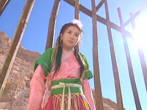 《传奇幻想殷商》中舒畅扮演桐瑶,看造型会以为她只是个普通的小丫头