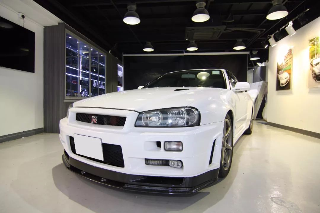 日產nissan的精神圖騰白色gtrr34