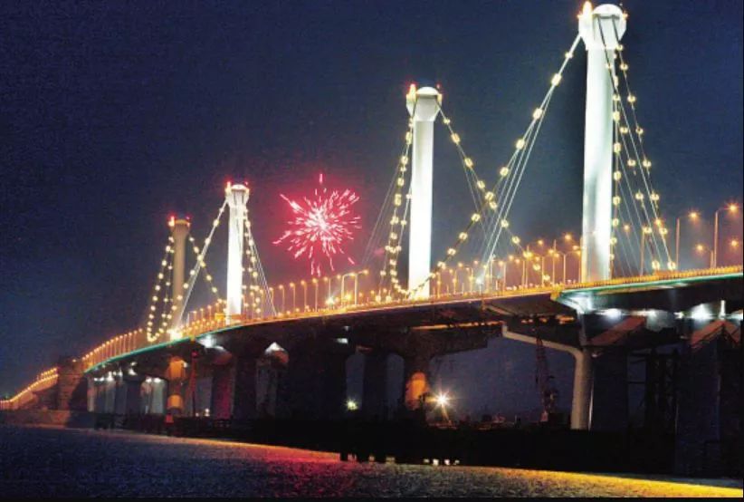 临江工业区的重要交通枢纽十桥:钱江铁路新桥建造时间:2007年通车时间