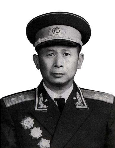 二,桂全智中将1952年,辞去海军总司令职务,任二级上将参谋长,1954年6