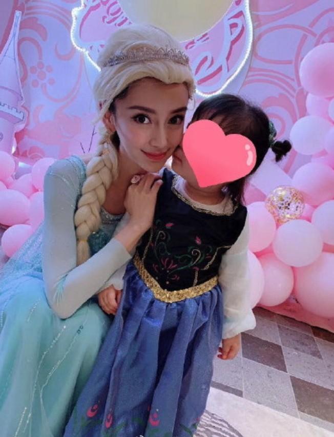 angelababy30歲生日派對化身冰雪女王elsa,精緻臉蛋卻被吐槽_黃曉明