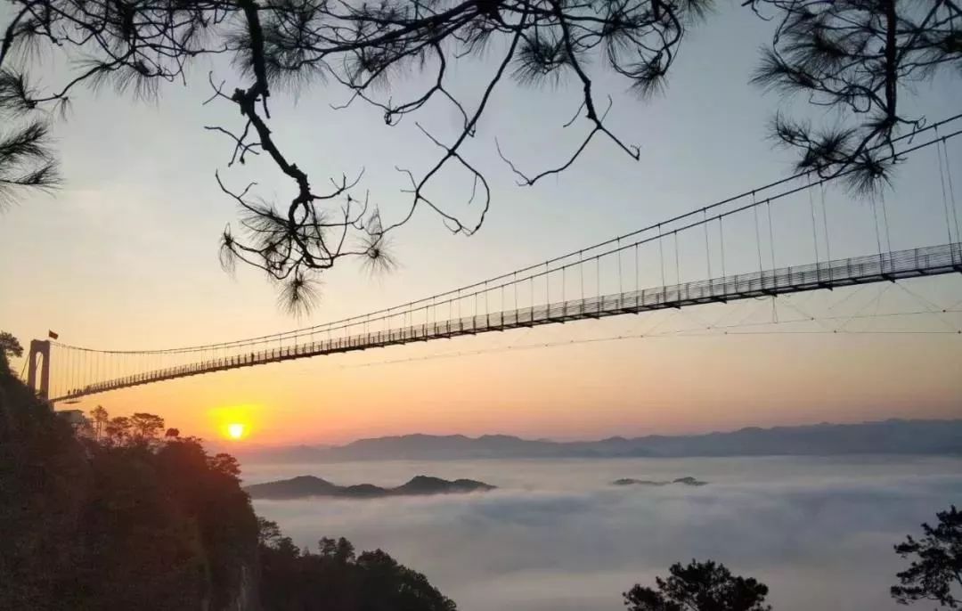 梧州藤縣太平獅山 梧州太平獅山是廣西少見的具有丹霞地貌特色