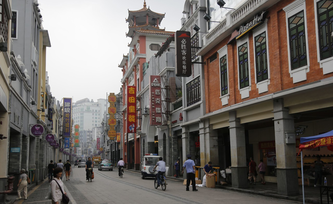 领略广州西关文化上下九商业步行街是你的首选