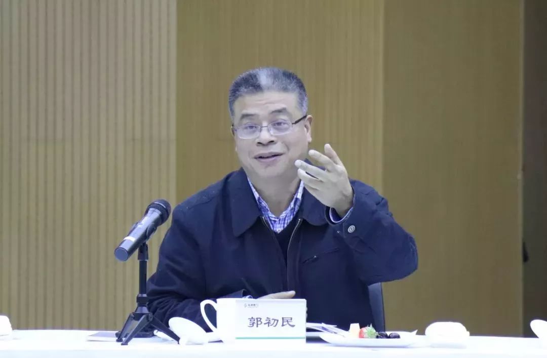 杭燃集团召开人大代表,政协委员座谈会,为推动绿色能源发展建言献策