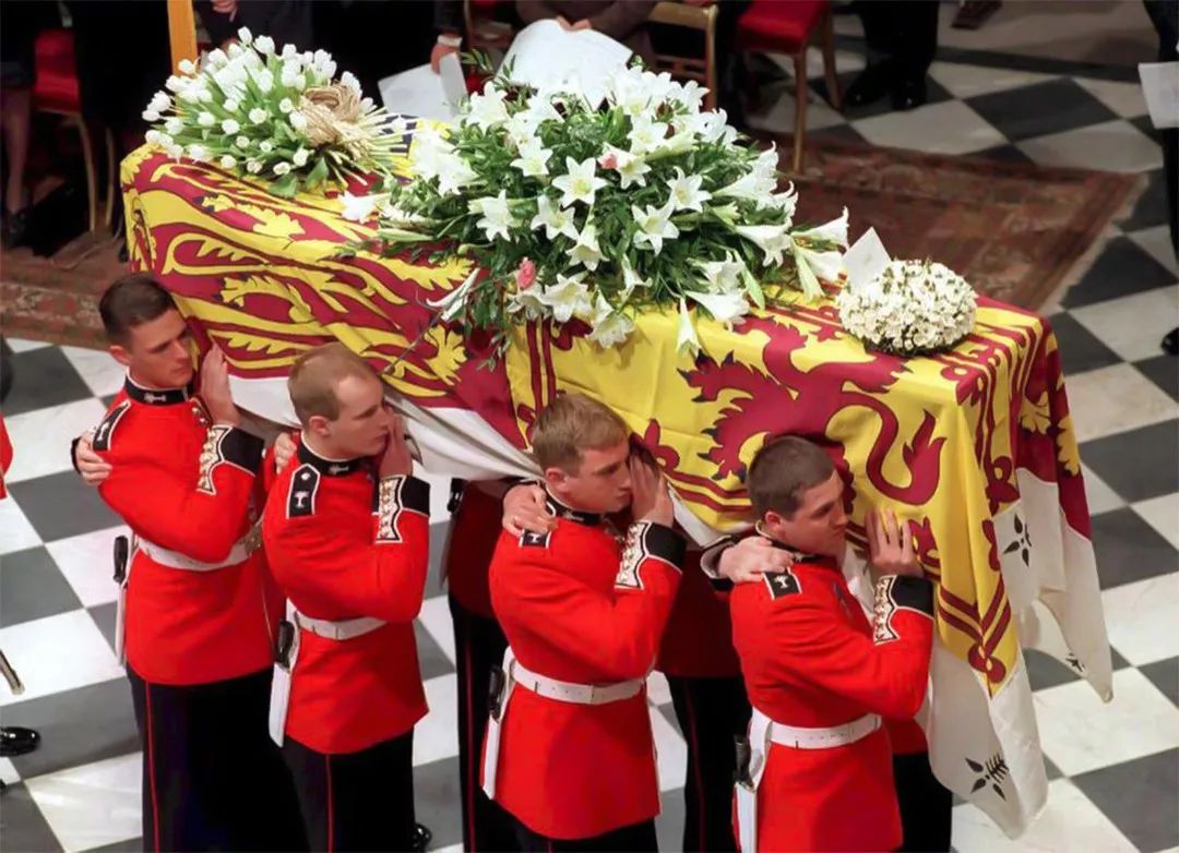 英国王太后葬礼图片