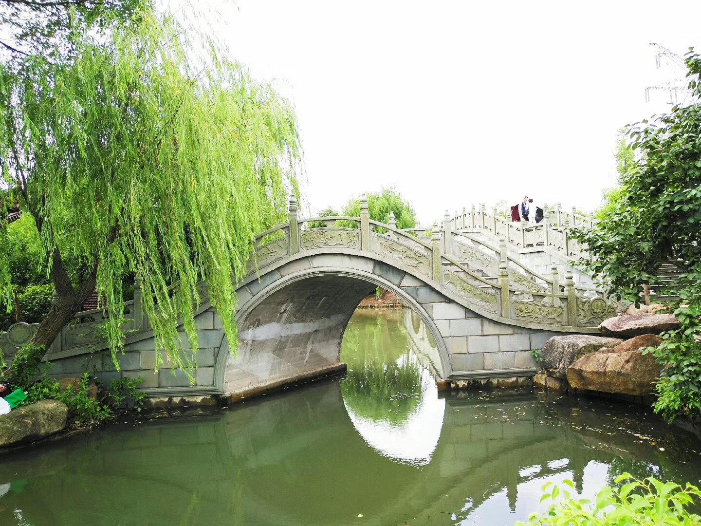 1/ 12 上海作為一個國際大都市,市內旅遊景點眾多,在它的郊區也有不少