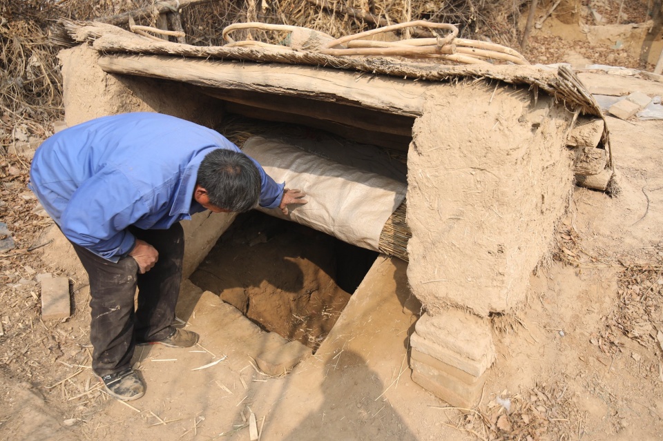 農村600年老手藝 72歲大爺地窖做了64年_柳條