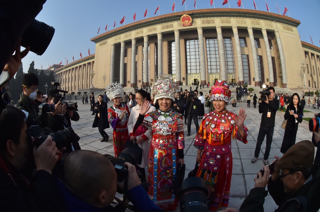 两会读图代表风采|上海代表团:完美议案诞生记