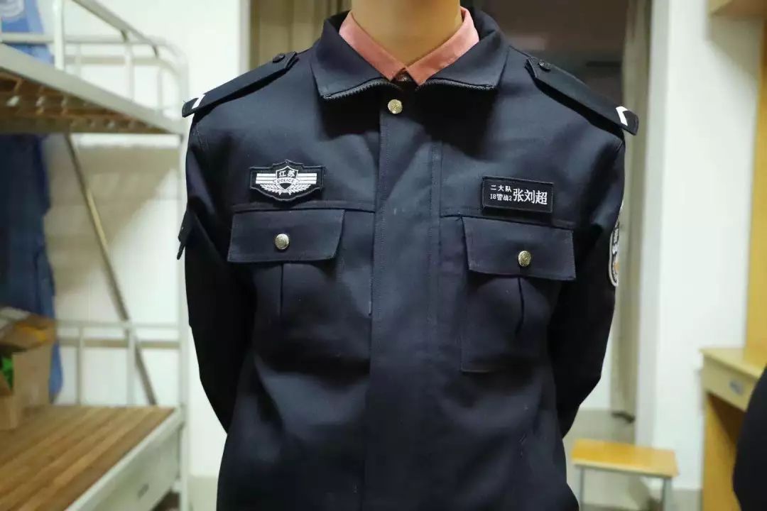 警服胸章图片