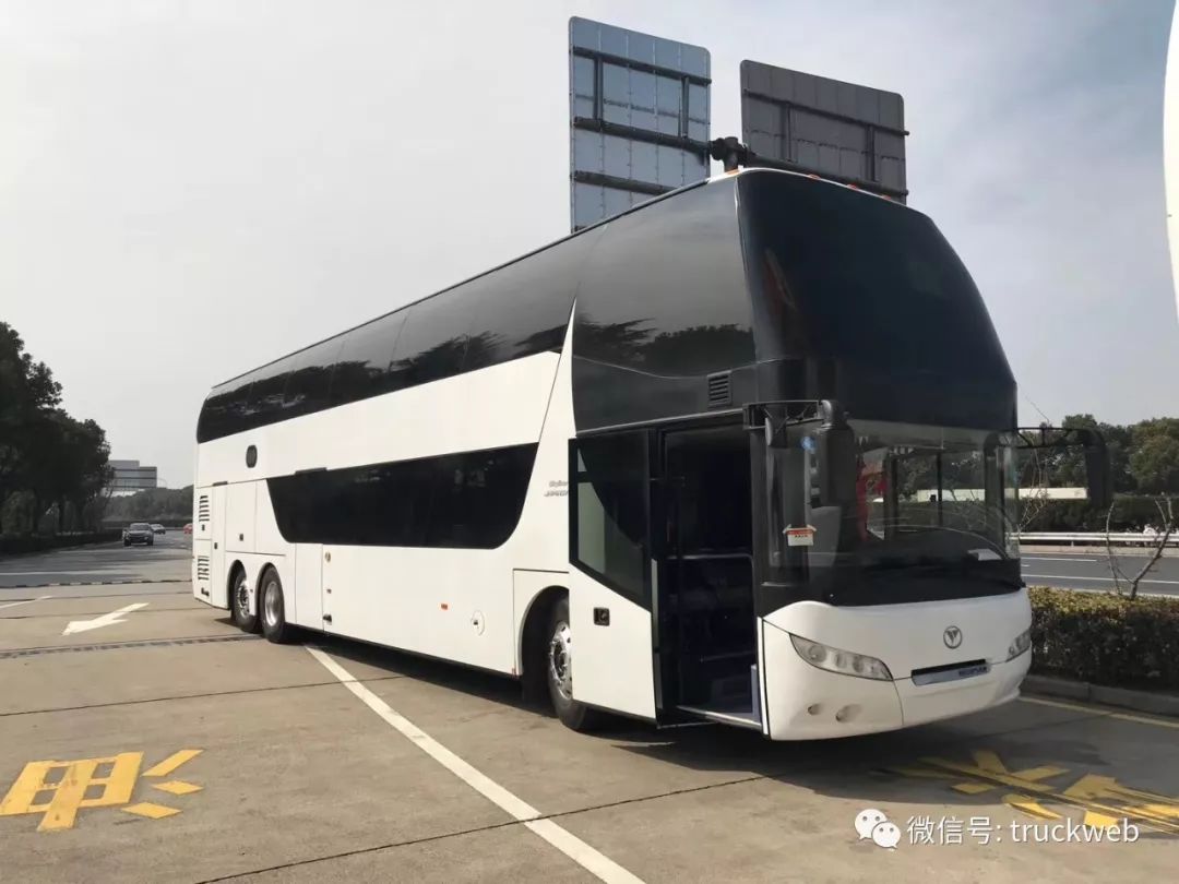 13米7双层大巴仍在国产g60枫泾服务区偶遇出口智利青年6137s客车