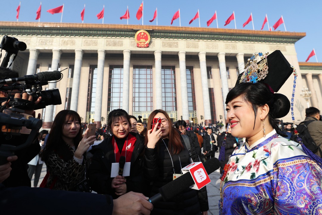 两会读图代表风采|上海代表团:完美议案诞生记