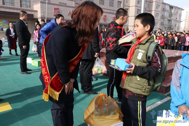 暖心!学雷锋阳光助残邮储银行张掖市分行走进特殊教育学校