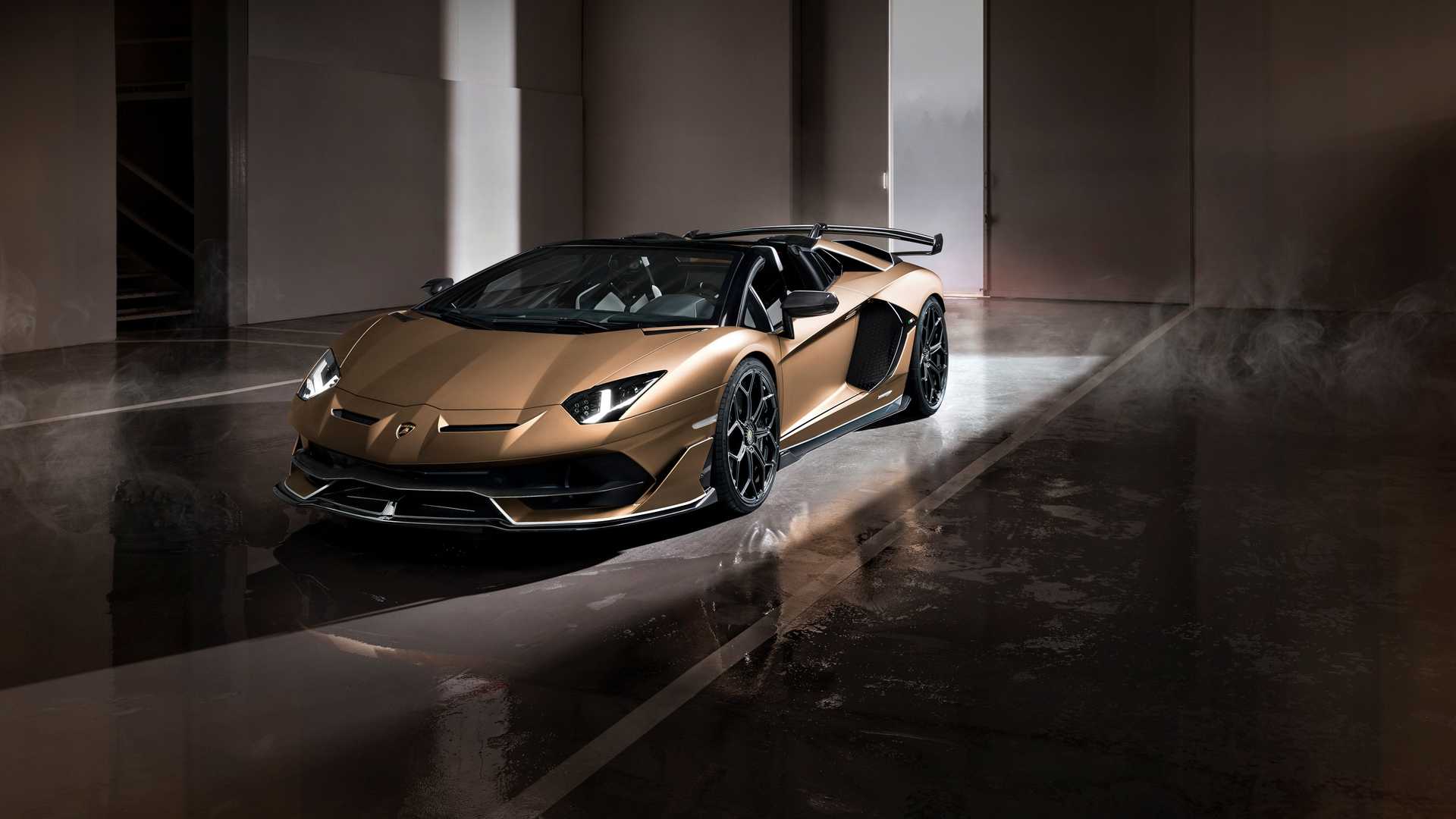 外觀方面,相比普通版aventador roadster,svj車型則採用了更為誇張的