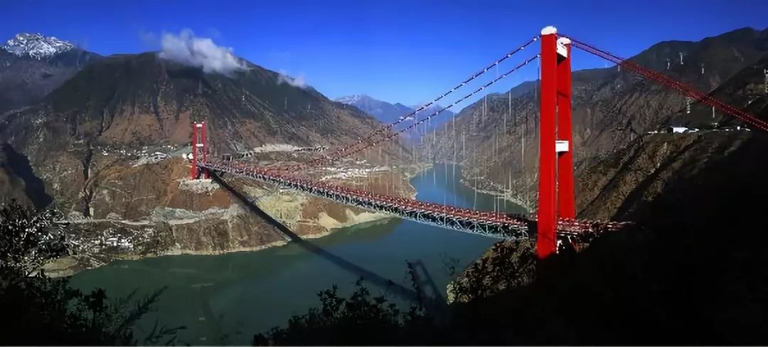 川藏铁路理塘段图片
