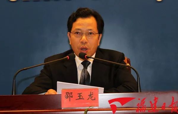 秘书长,宣传部长梁建勇到会讲话,省委组织部副部长林承通宣读省委决定