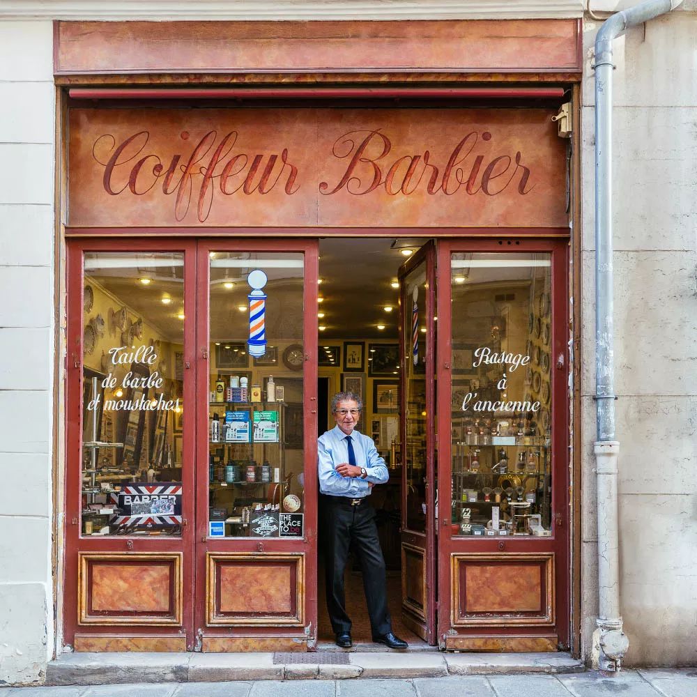 别担心巴黎的小巷子里还有一家家五颜六色精致的小门店