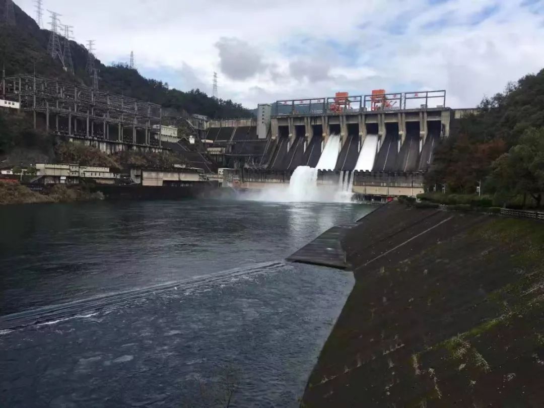 新安江水库闸门图片