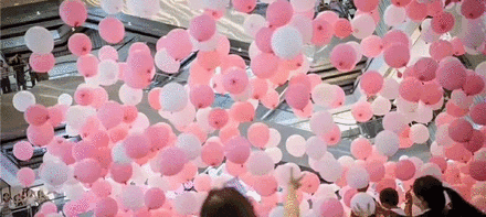 气球飘动的动图图片