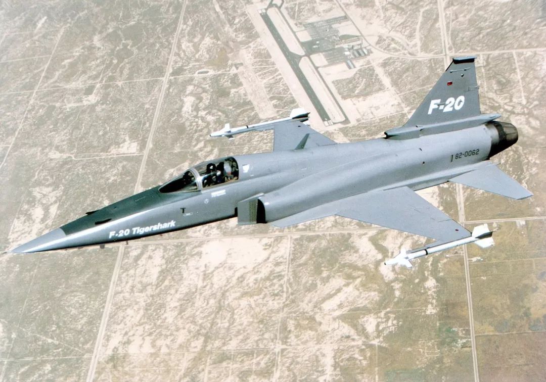 F30战斗机图片