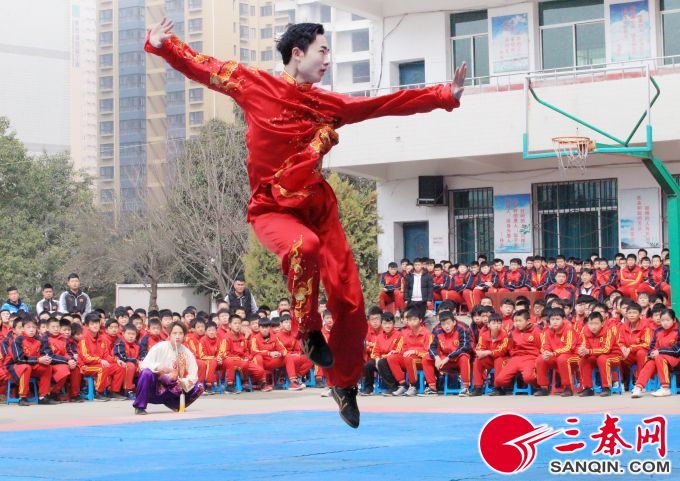 西北武术院华嵩影视动作特技培训基地是西北武术院旗下子公司,西安华