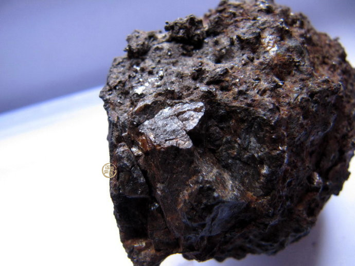 硅酸盐陨石图片,陨石上硅酸盐结晶图片