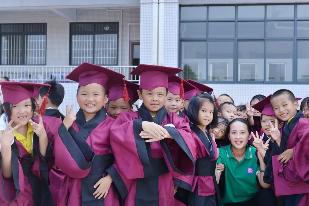 谭昌永:把一所学校办成了书院 庭院 学院_原雅