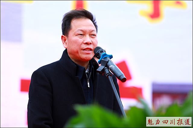 表态发言,县委书记王荣华宣布雷波县2019年第二季度重点项目正式开工