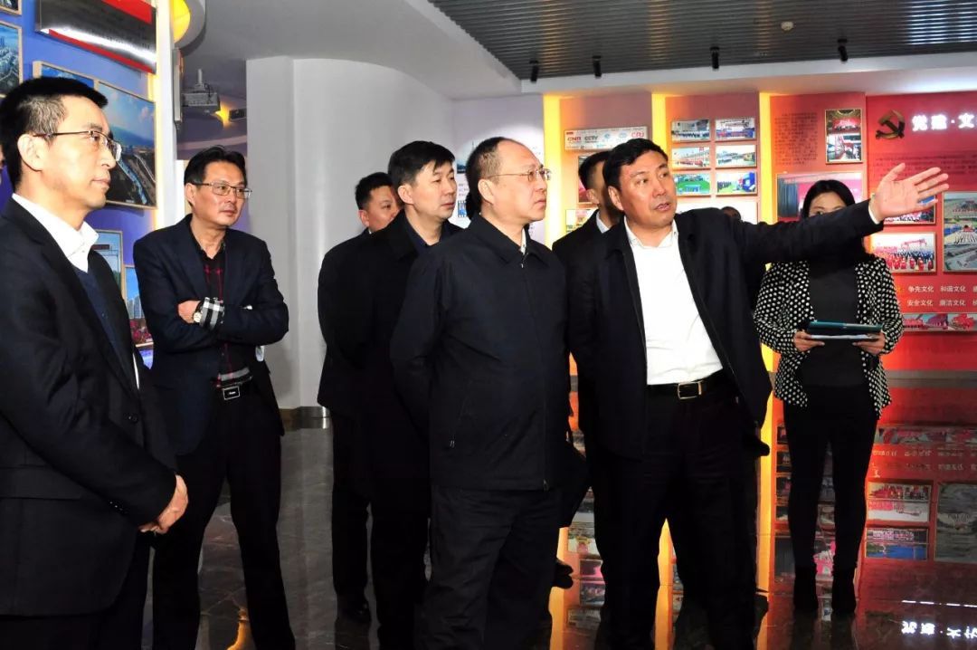 2019年2月26日中国保华控股集团总裁陈昊一行到十局考察签约前,中铁十
