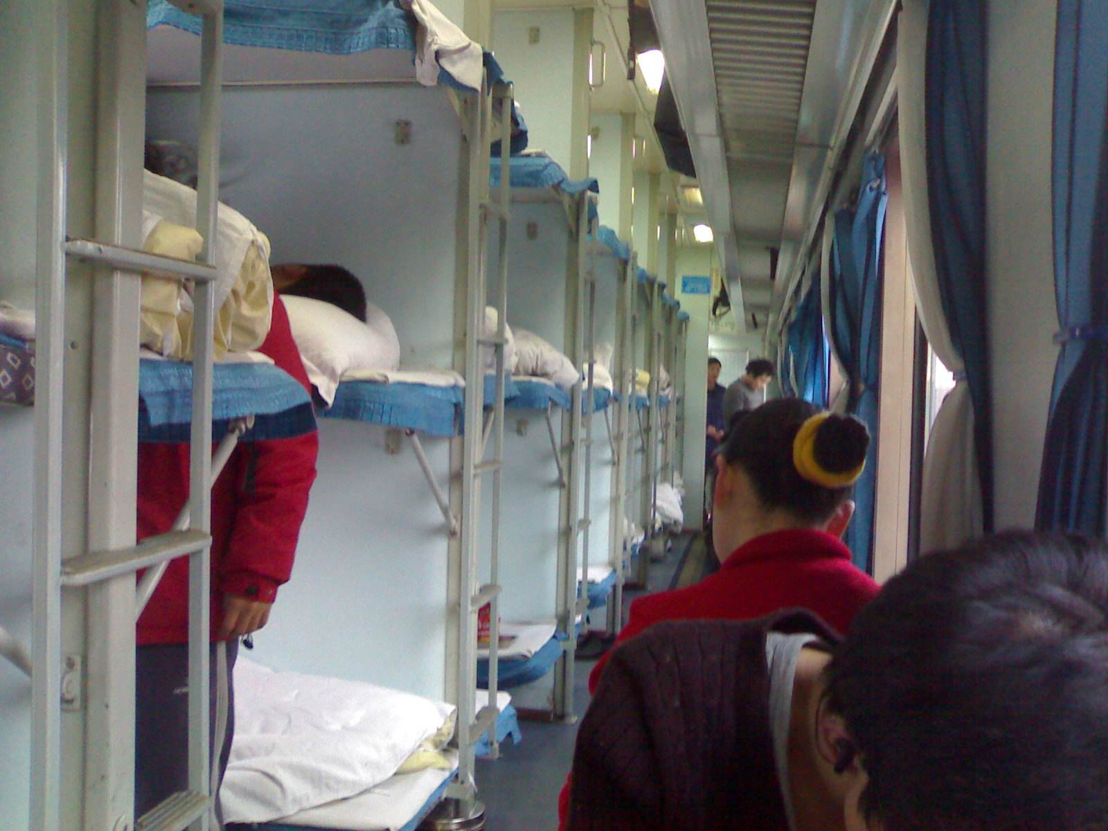 为什么火车卧铺最好避免睡窗户那头?乘务员告诉你其中奥秘