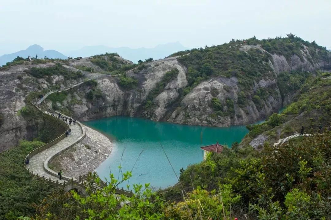 地址:台州市温岭市大溪镇滥田湖村千年曙光园一道曙光使石塘风光无限