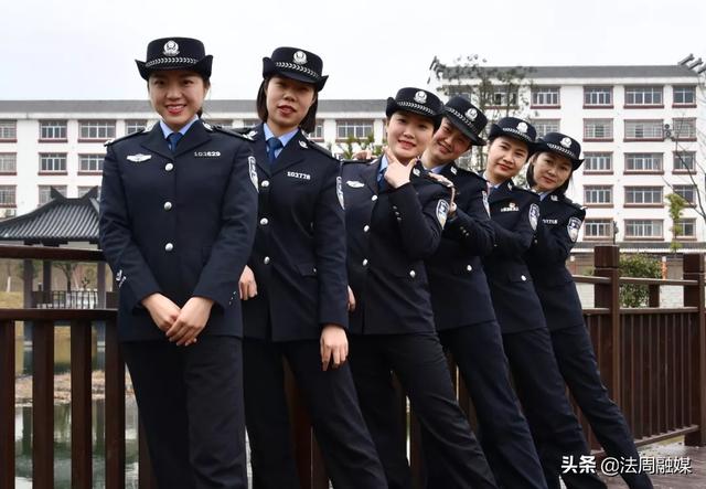 献礼女神节津市女警版风雨彩虹铿锵玫瑰mv震撼首发