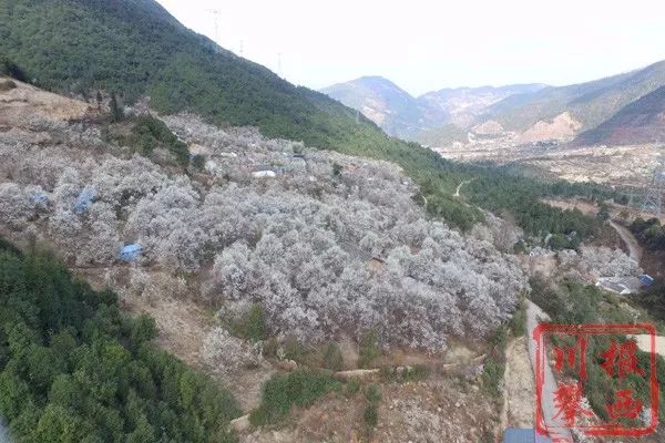 安哈鎮位於西昌市東南方,距離西昌城區30餘公里,路況良好,且沿途有