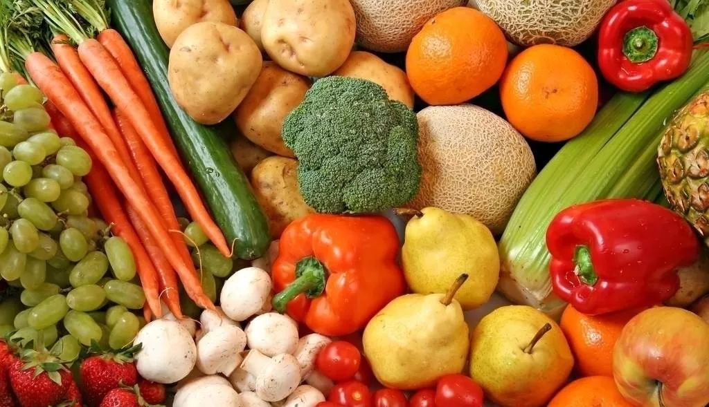 比如维生素c,维生素b5,胶原蛋白等等,吃这些还不如多吃点水果蔬菜